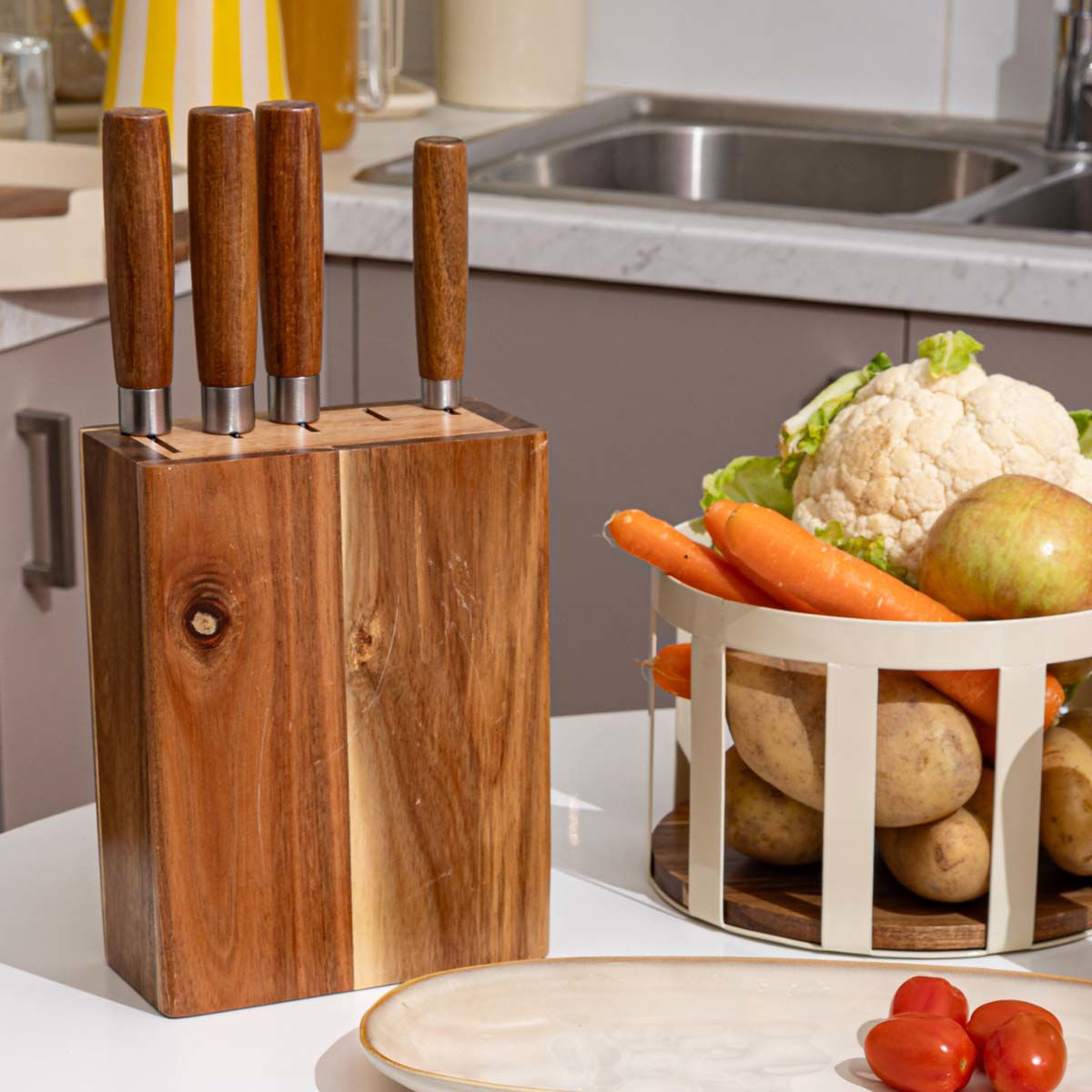 Taco de madera y cinco cuchillos - Imagen 2